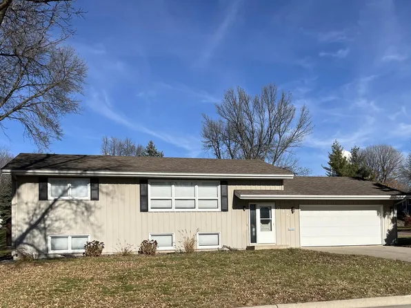 616 18th St, Windom, MN 56101