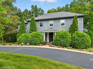 3482 Oak Park Dr, Saline, MI 48176