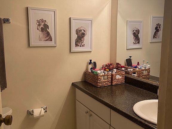 5th image of 2106 Kanawha Blvd E APT 126
