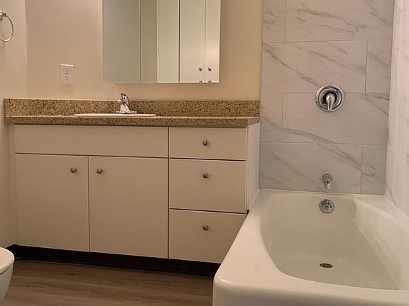 4th image of 200 N Minnesota Ave #28