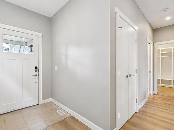 2nd image of 52 SW Marquis Cres SE