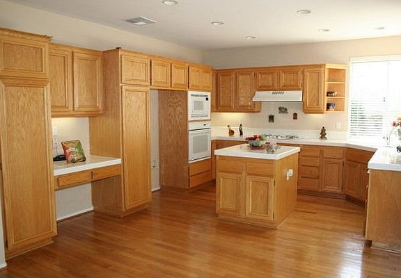 Spacious kitchen, bright & airy