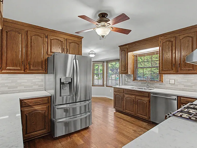 128 Stone Lake Ct — Photo 6