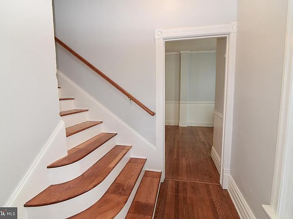 4th image of 225 W 2nd St
