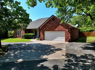 46 Acorn St, Eufaula, OK 74432
