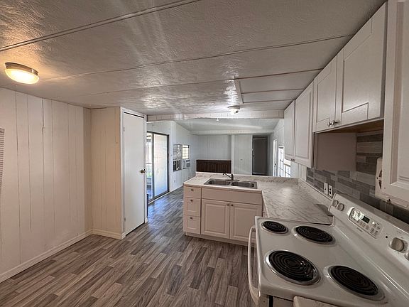 3rd image of 723 Driftwood Ln