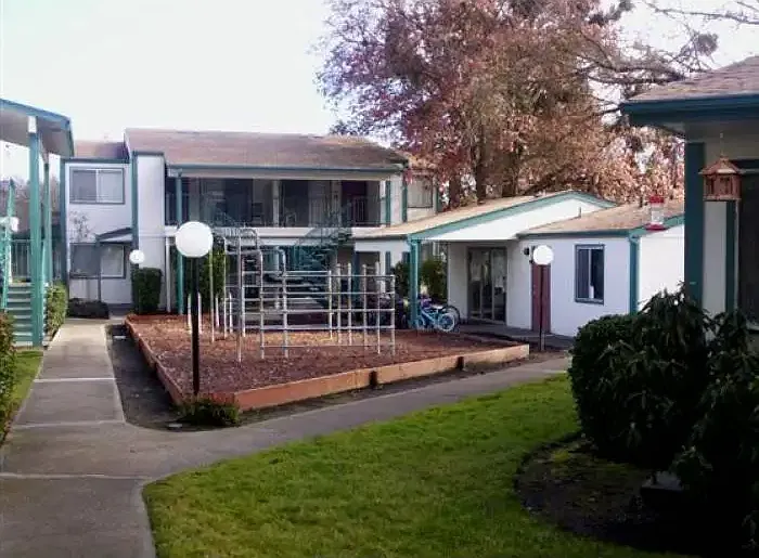 333 Lorraine Ave — Photo 4
