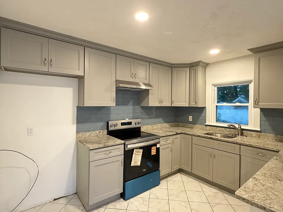 3 Stoughton St #1