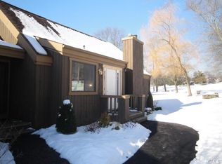 44 Buckskin Ln, Stratford, CT 06614