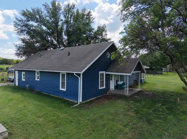 810 S D St, Herington, KS 67449