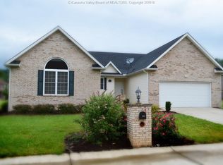 198 Glen Oaks Ct, Hurricane, WV 25526