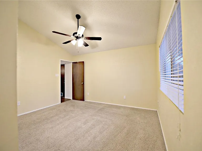 805 Lone Tree Ct — Photo 10