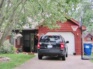 220 Summertree Ln, Lawrence, KS 66049