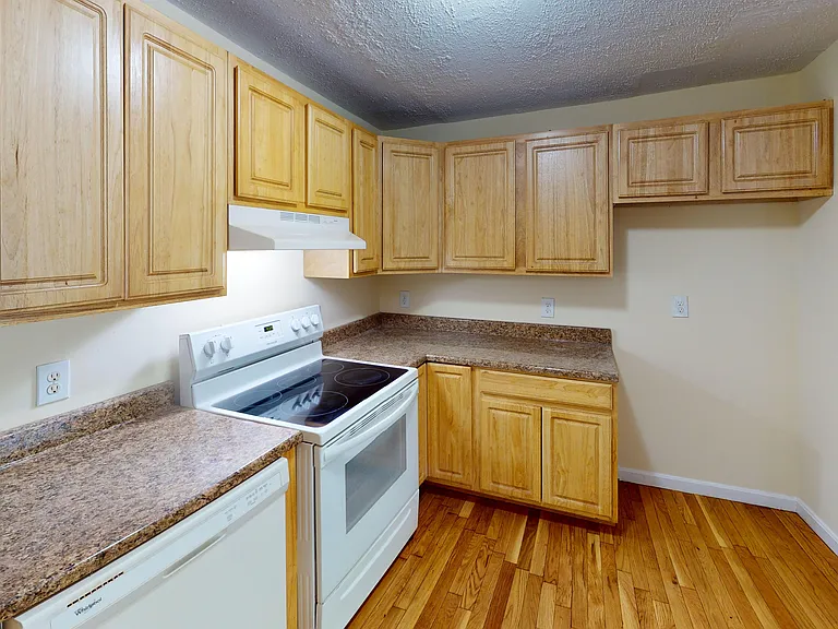 49 W Elm Ter #4 — Photo 2