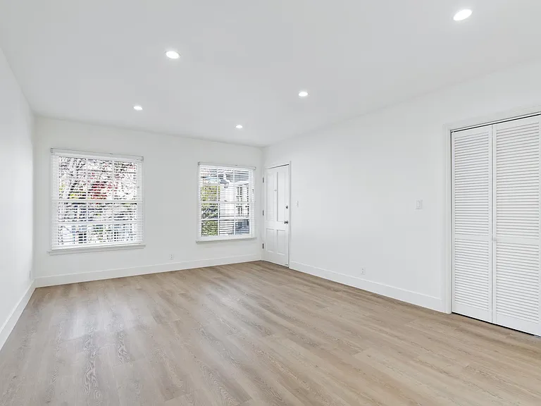 9222 Alden Dr #7 — Photo 6