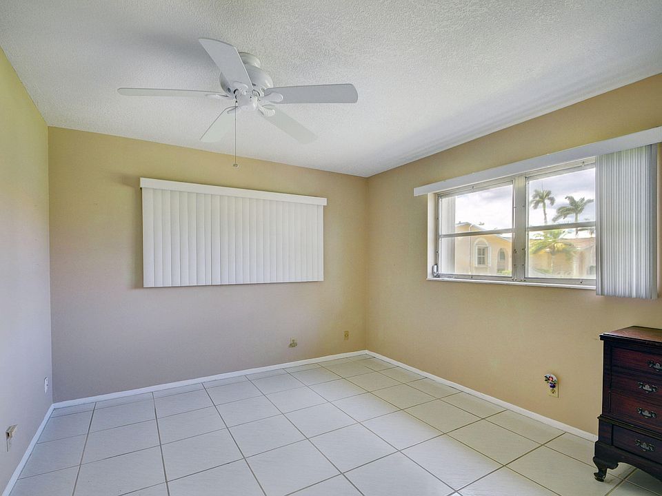 Cresthaven Villas Condominiums 2760 Dudley Dr E West Palm Beach, FL