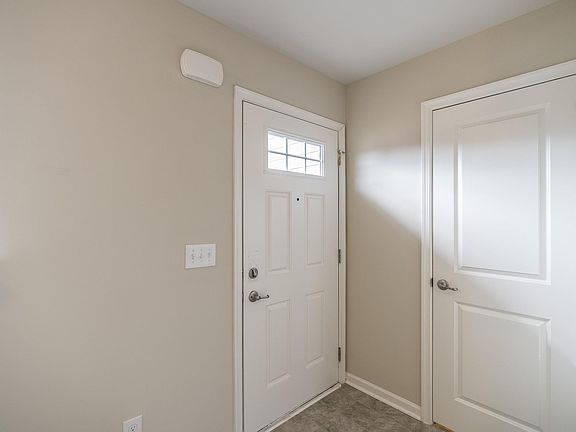 4th image of 447 Goodman Dr