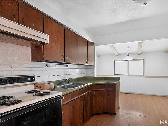 5th image of 10151 Dwight Dr