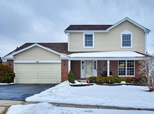 560 Flora Dr, Algonquin, IL
