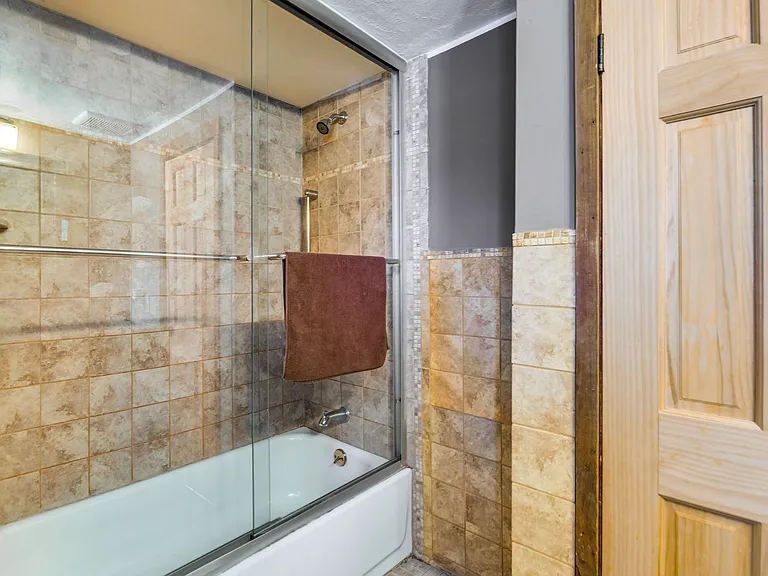 1072 Route 100 — Photo 14