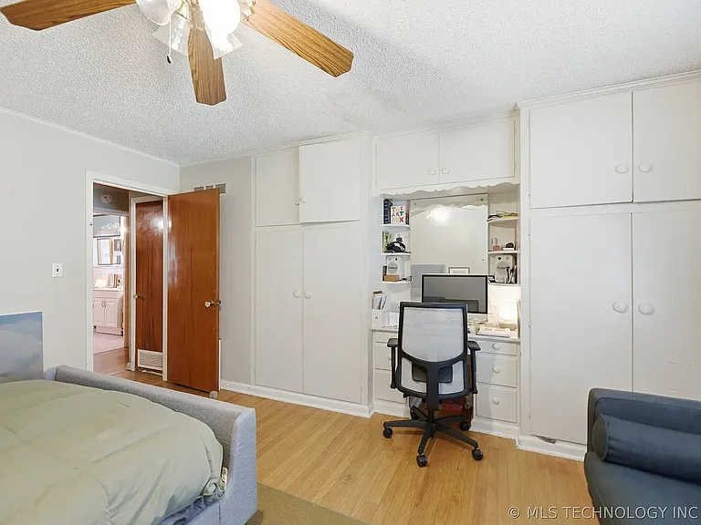 1919 E 13th St — Photo 12