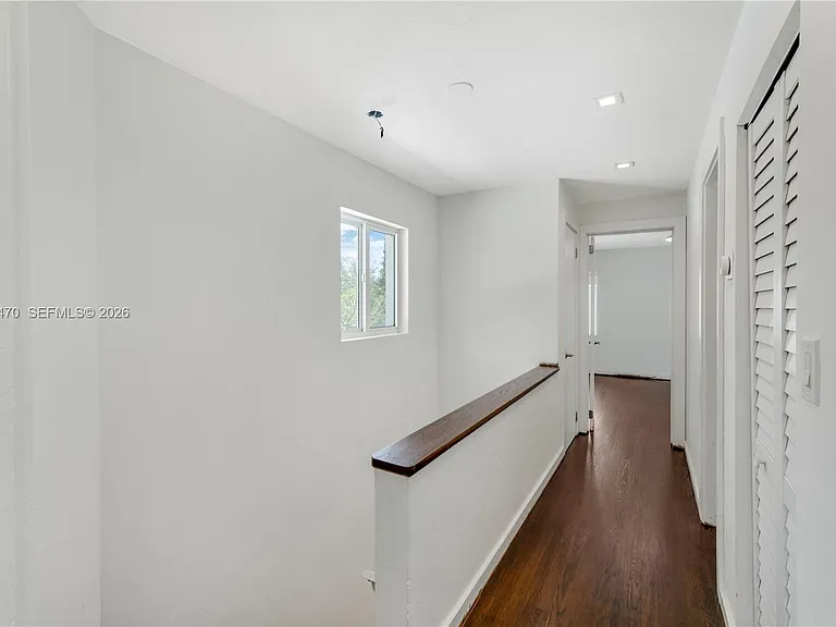 550 W 49th St — Photo 20