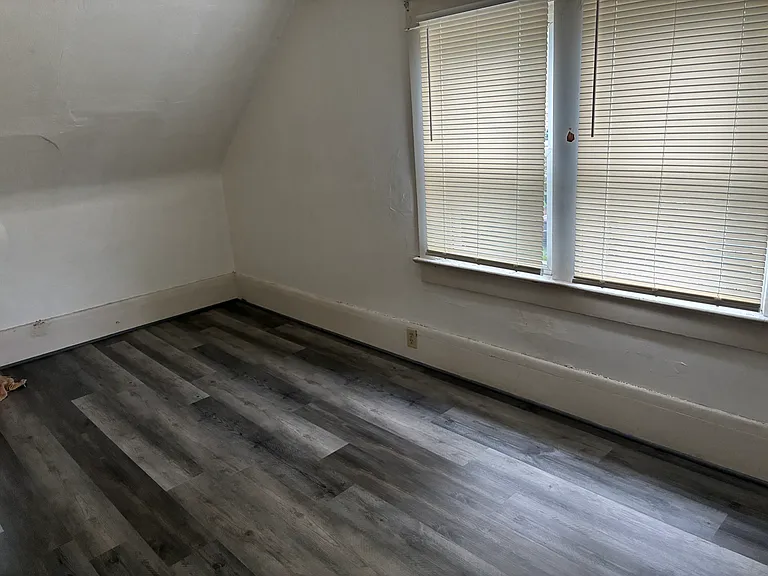 569 Paul Pl — Photo 8