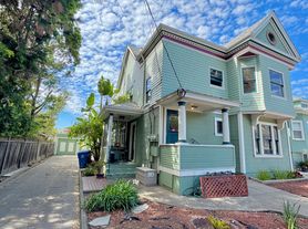 1011 Walnut St, Alameda, CA