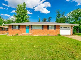 1202 Collins Cir, Chattanooga, TN 37411