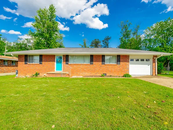 1202 Collins Cir, Chattanooga, TN 37411