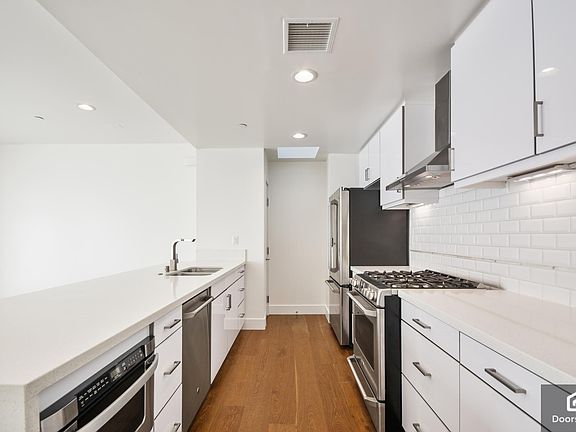 3rd image of 1516 1/2 S Bedford St