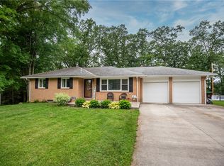 400 Greenwood Dr, Hermitage, PA 16148