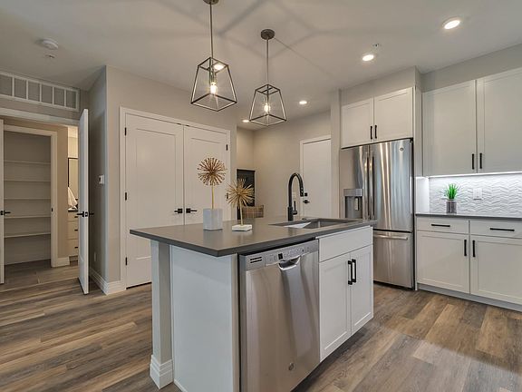 5th image of 1745 S Pearl St #103
