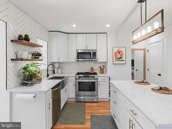 5th image of 6813 Radcliffe Dr