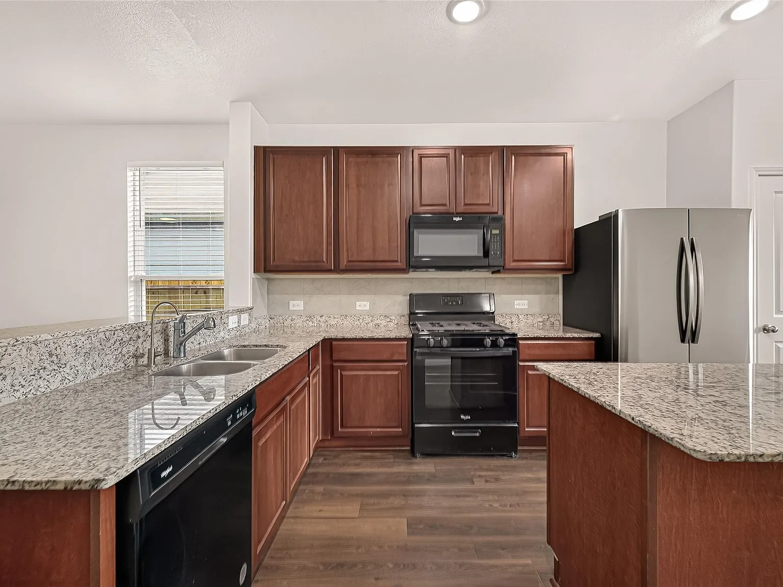 3 bed, 2.0 bath, 1560 sqft, $1,795 — Photo 4