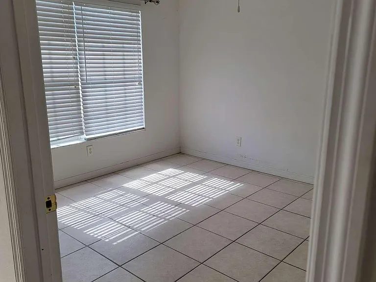 1415 Gleason Pkwy — Photo 2