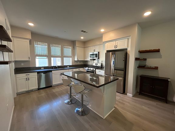 4th image of 840 E Duane Ave Unit 1