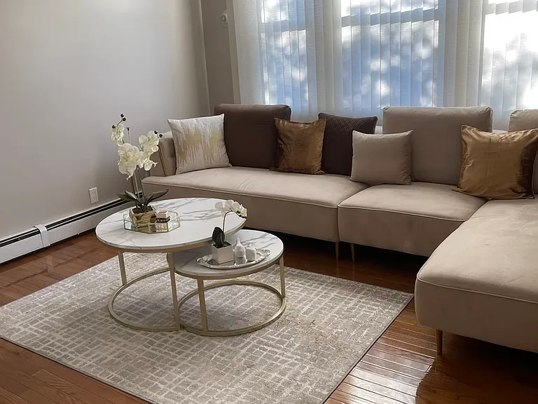 1660 Hering Ave #2 — Photo 8