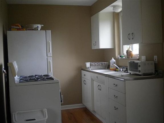 4th image of 1732 Admiral Ct