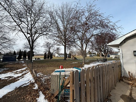 2nd image of 2276 Cross St
