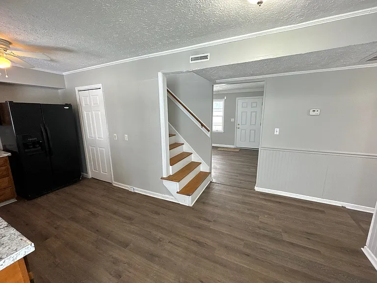 338 N Skyline Dr — Photo 9