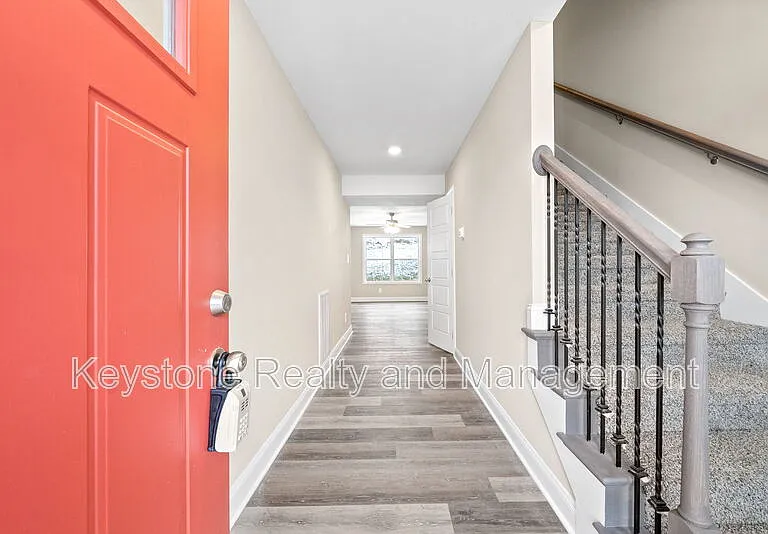 1237 Cardinal Creek Dr — Photo 2