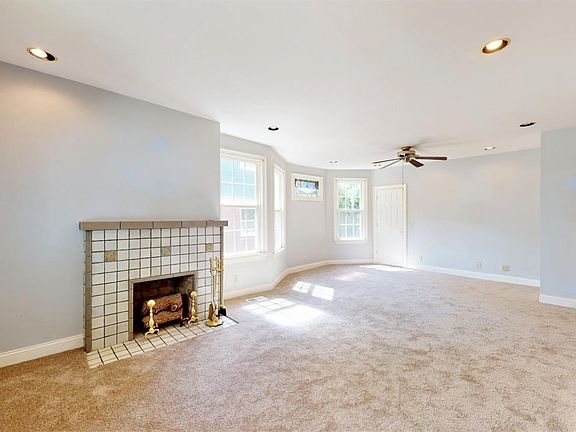 4th image of 4003 Ballard Ave