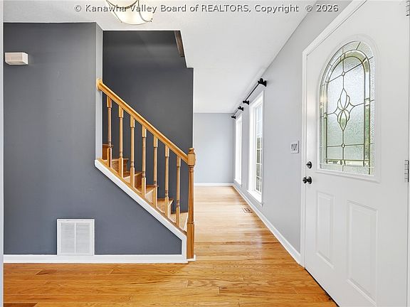 4th image of 114 Heather Ct