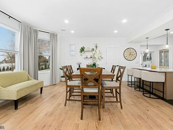 4th image of 721 Summit St