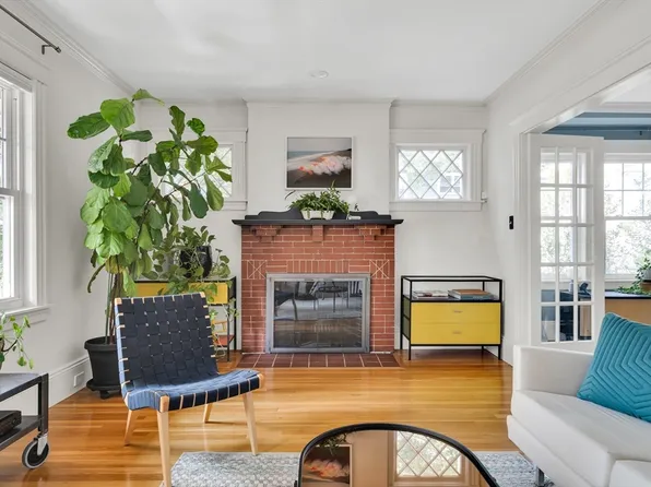 133 Warren St #1, Arlington, MA 02474