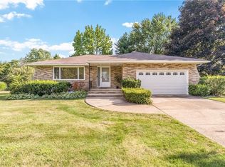 5567 Elm Hill Dr, Solon, OH 44139