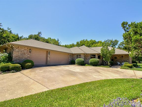 3rd image of 313 Kiowa Dr E