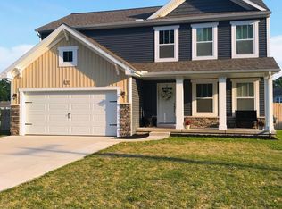 863 E Hile Rd, Norton Shores, MI 49441
