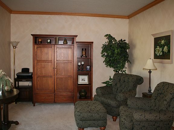 Formal Dining Room/Living Room